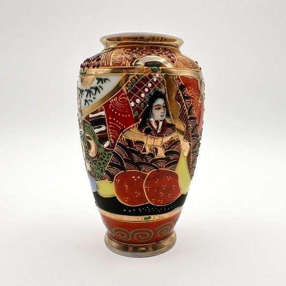 Small Japanese Satsuma Vase with Moriage Chinoiserie Gold Trim Colorful 5" - Picture 6 of 13